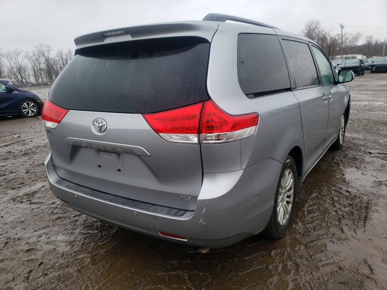 Photo 4 from auction – 2012 TOYOTA SIENNA XLE with VIN 5TDYK3DC4CS273690