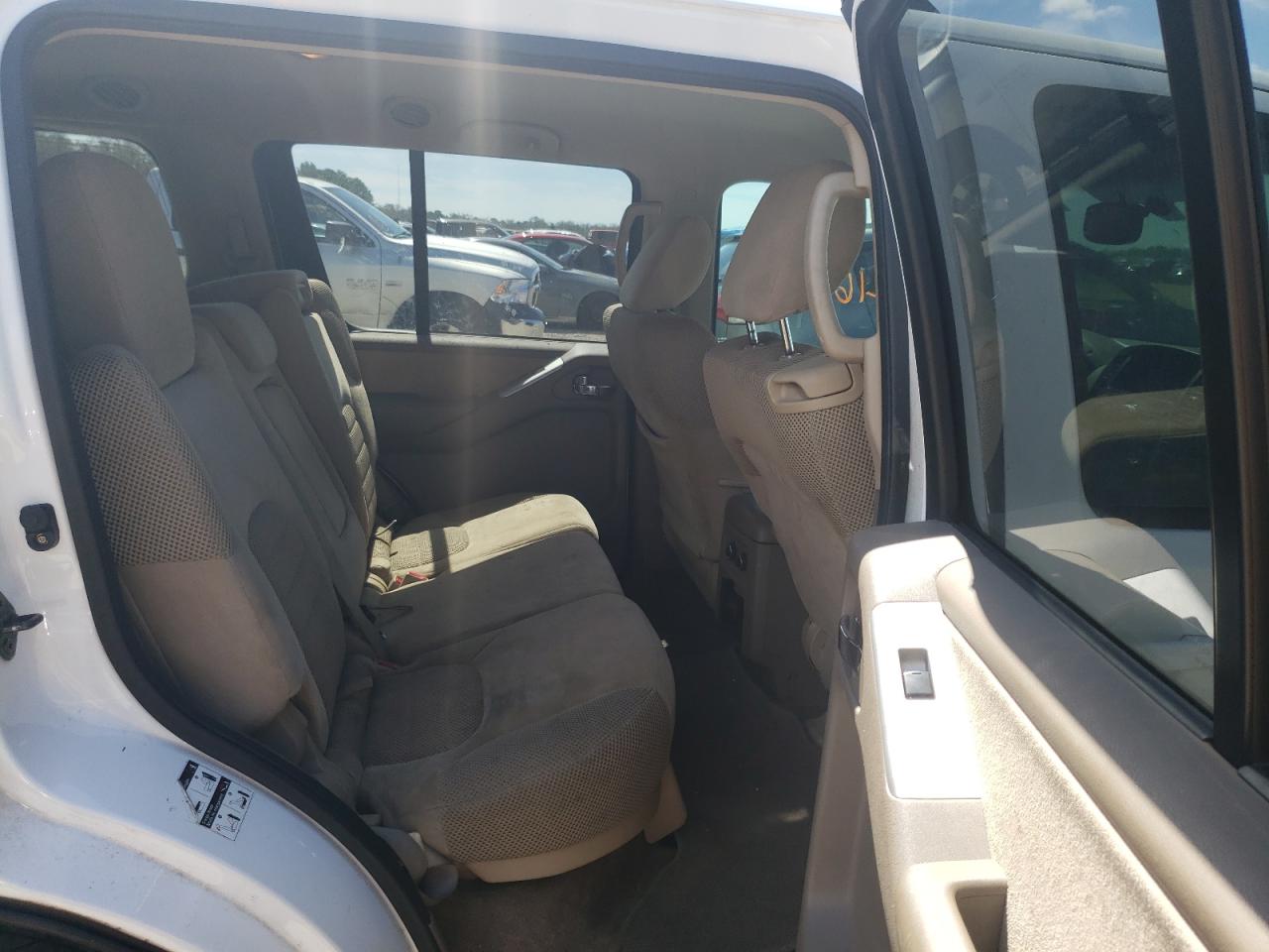 Photo 6 from auction – 2012 NISSAN PATHFINDER with VIN 5N1AR1NN5CC601004