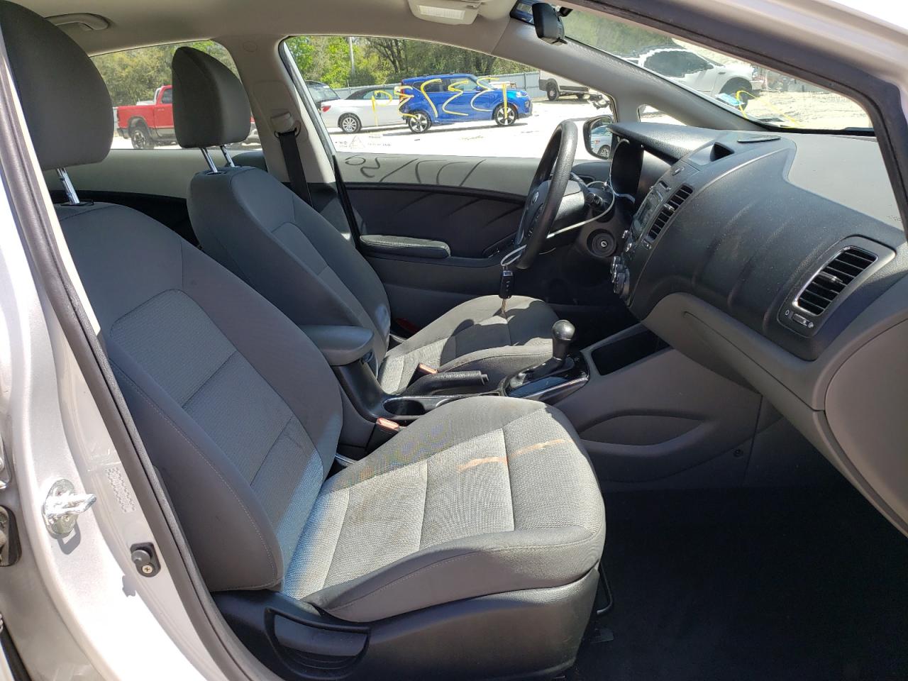Photo 5 from auction – 2017 KIA FORTE LX with VIN 3KPFK4A70HE040976