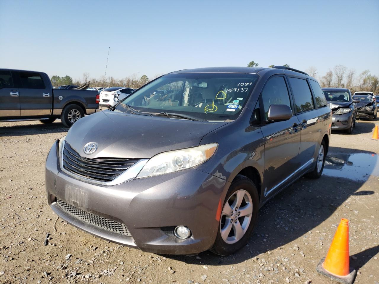 Photo 2 from auction – 2011 TOYOTA SIENNA LE with VIN 5TDKK3DC9BS161956