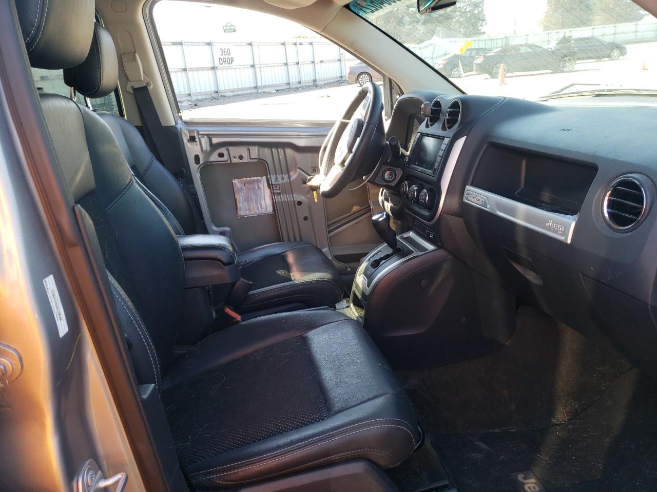Photo 5 from auction – 2017 JEEP COMPASS LA with VIN 1C4NJCEB0HD206566
