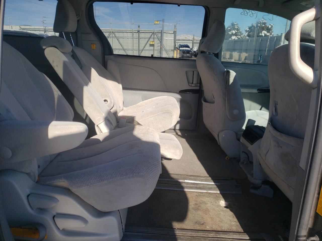 Photo 6 from auction – 2012 TOYOTA SIENNA LE with VIN 5TDKK3DC3CS201496