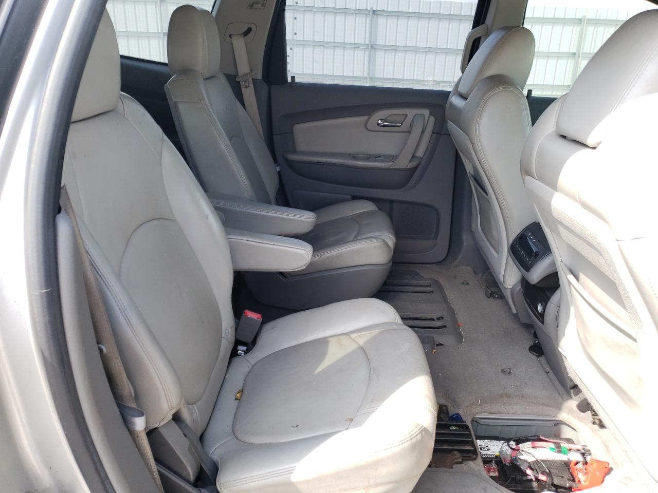 Photo 6 from auction – 2011 CHEVROLET TRAVERSE L with VIN 1GNKRJED2BJ106129