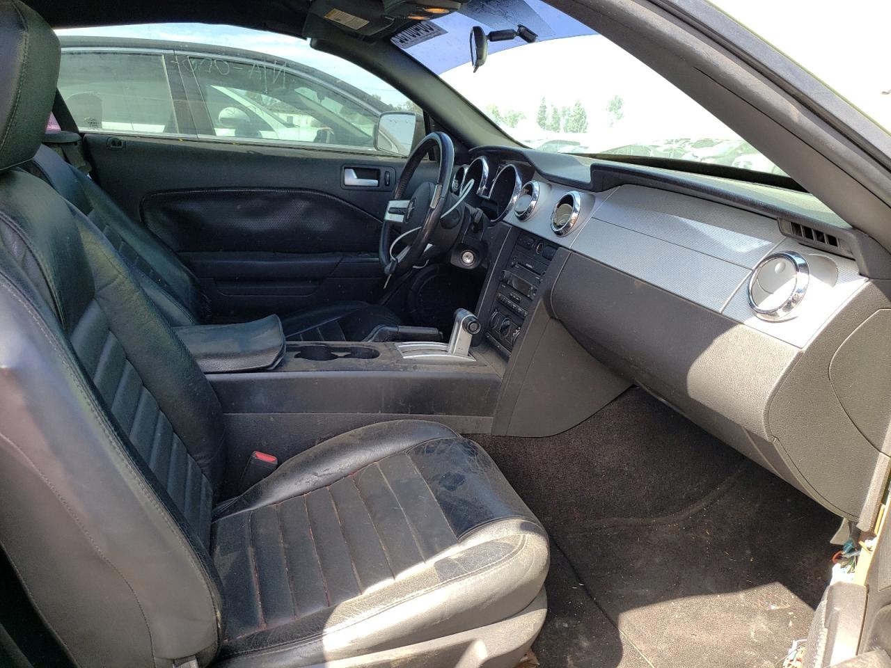 Photo 5 from auction – 2005 FORD MUSTANG with VIN 1ZVHT84N155178523