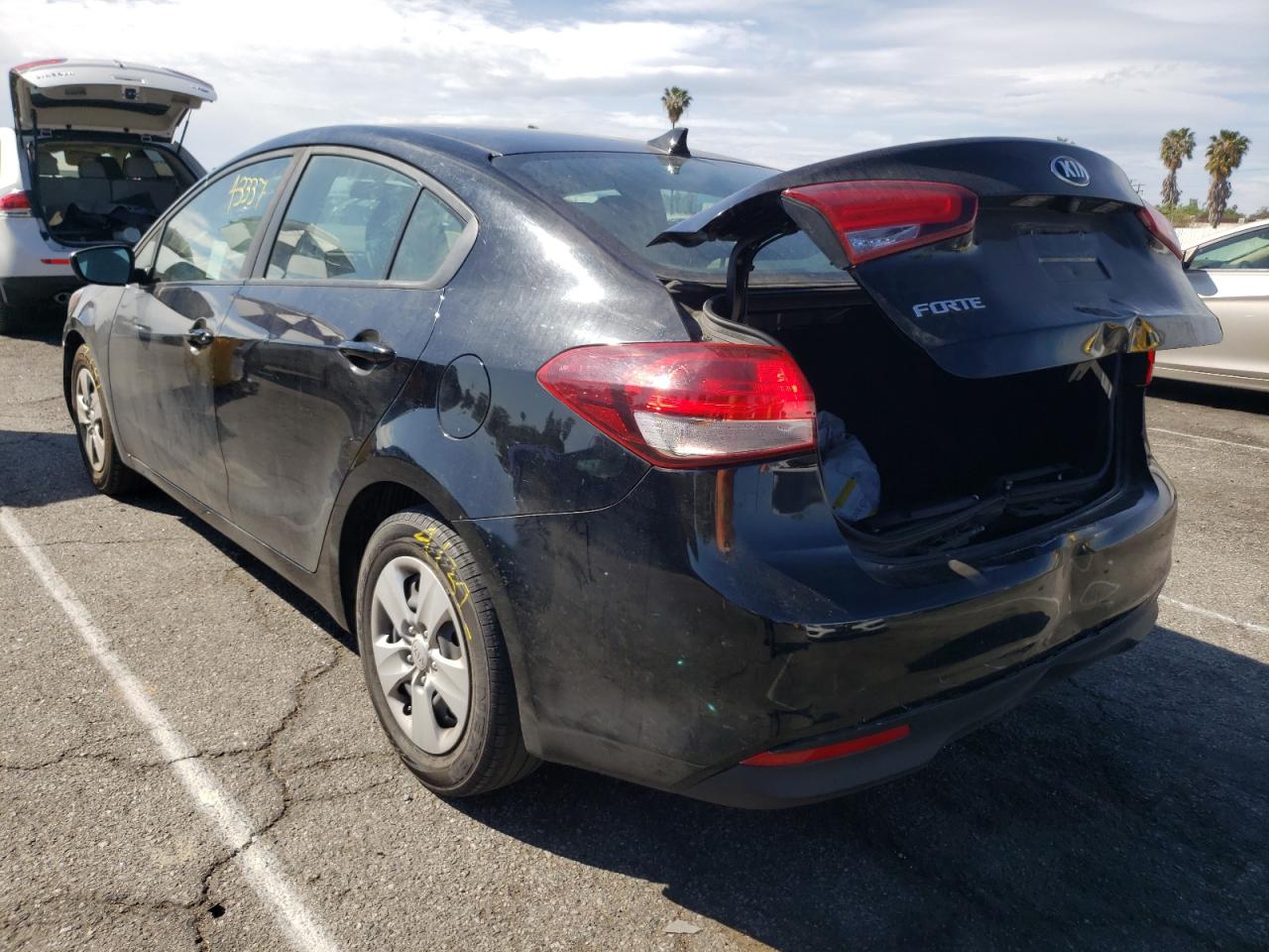 Photo 3 from auction – 2018 KIA FORTE LX with VIN 3KPFK4A76JE280989
