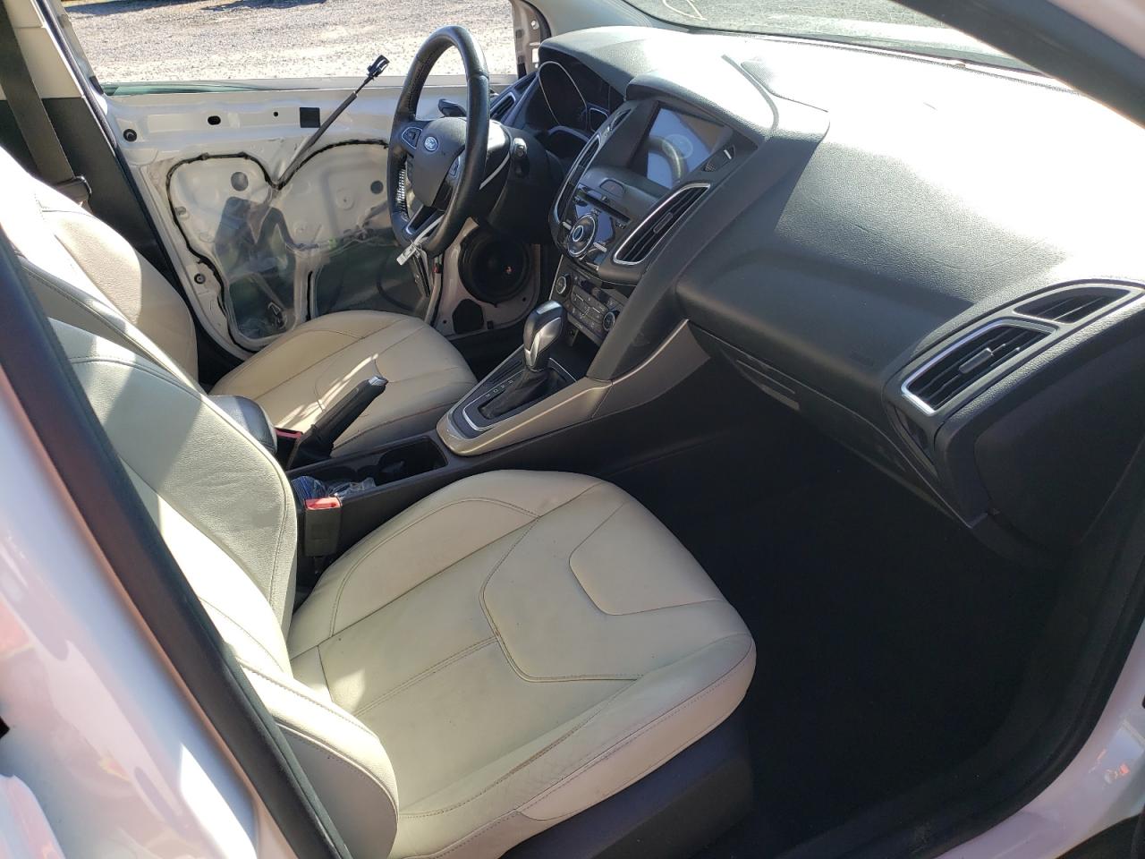 Photo 5 from auction – 2016 FORD FOCUS TITA with VIN 1FADP3N20GL407453