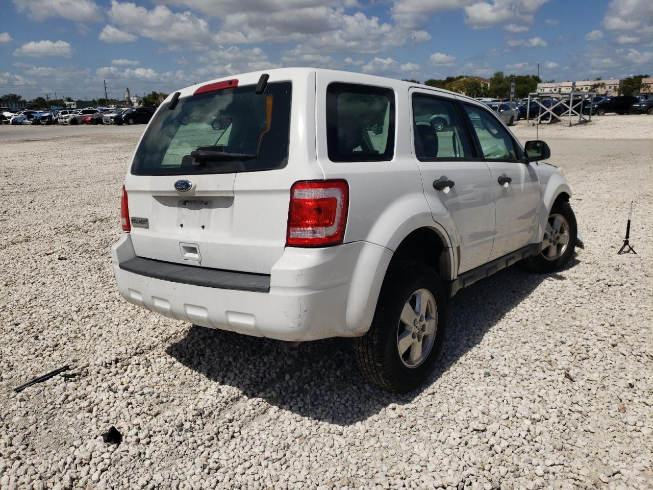 Photo 4 from auction – 2010 FORD ESCAPE XLS with VIN 1FMCU0C79AKB03316
