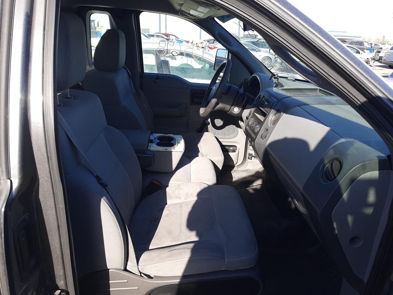 Photo 5 from auction – 2005 FORD F150 with VIN 1FTRF12205NB62229