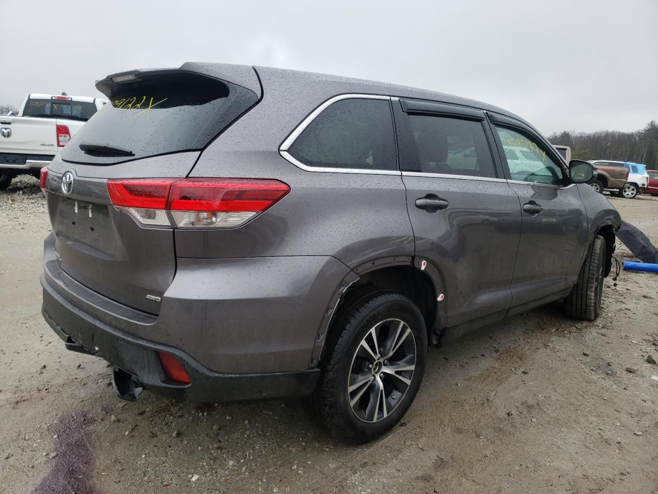 Photo 4 from auction – 2019 TOYOTA HIGHLANDER with VIN 5TDBZRFH8KS742419