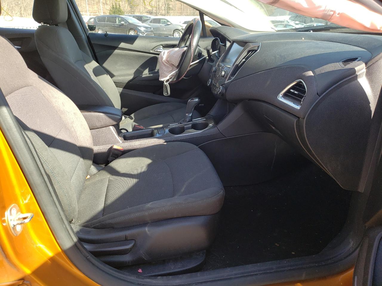 Photo 5 from auction – 2017 CHEVROLET CRUZE LT with VIN 3G1BE6SM3HS559441