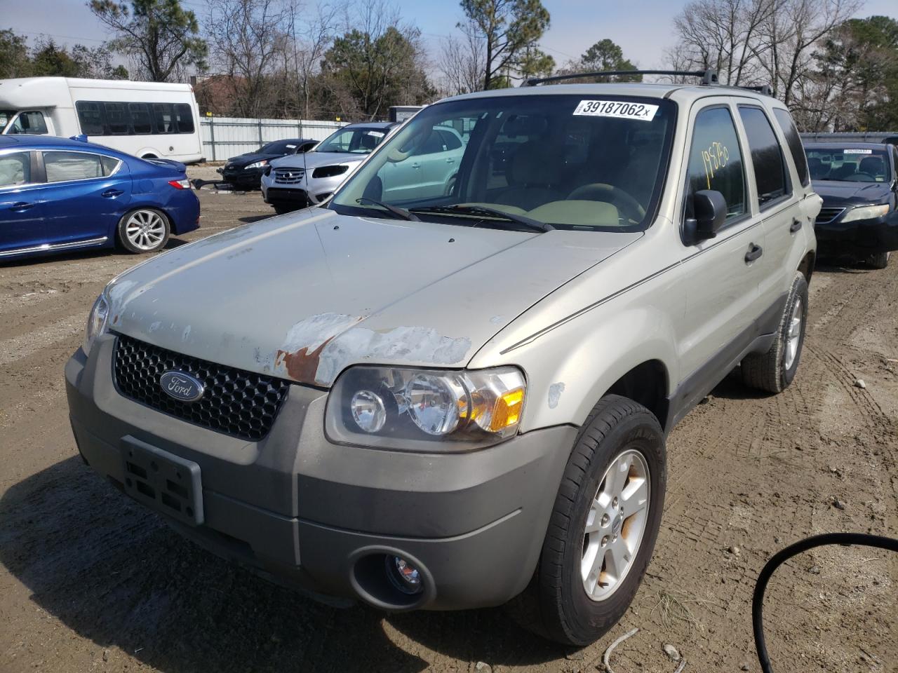 Photo 2 from auction – 2005 FORD ESCAPE XLT with VIN 1FMYU93195KA60656