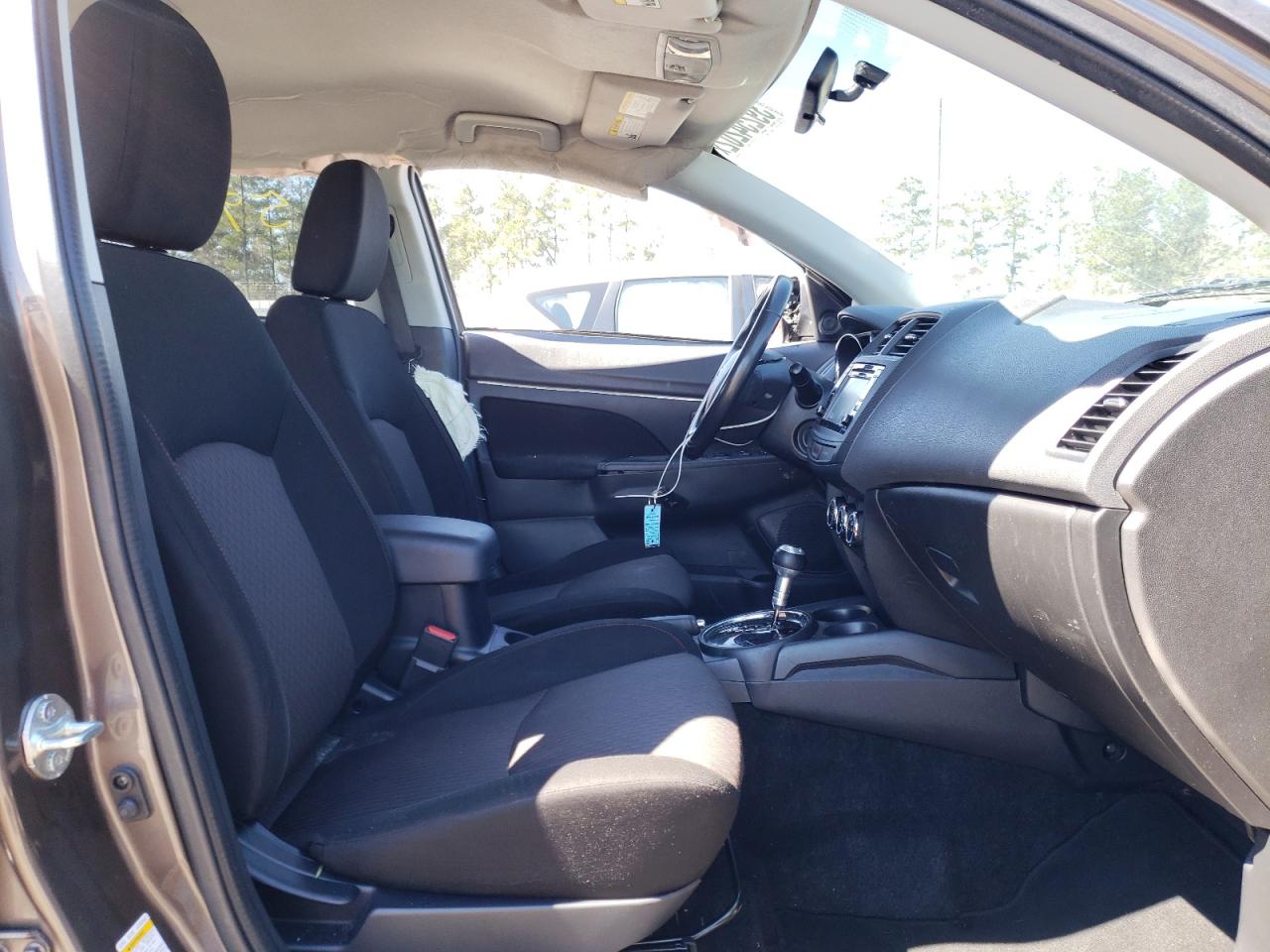 Photo 5 from auction – 2017 MITSUBISHI OUTLANDER with VIN JA4AP3AW5HZ065237