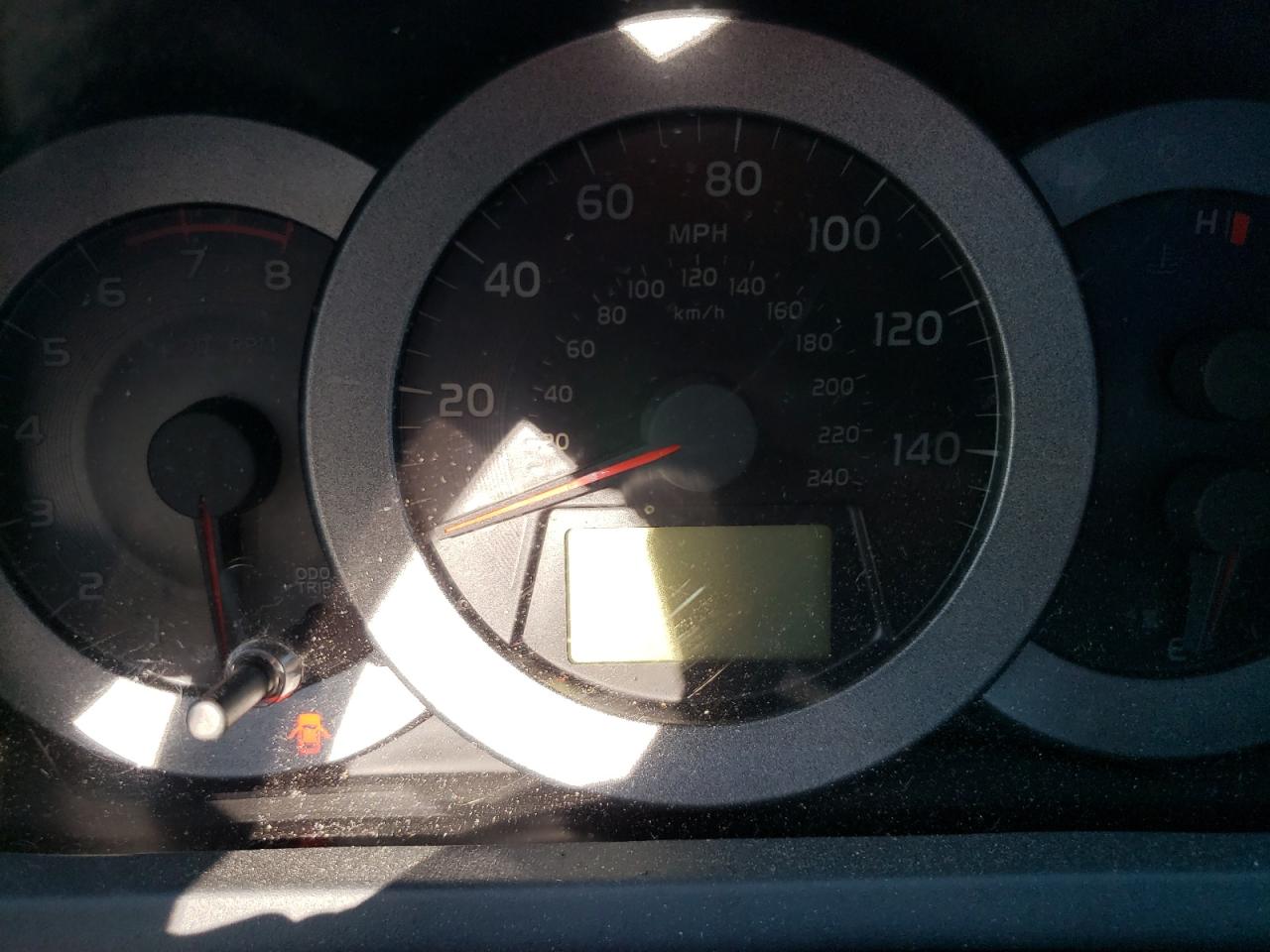 Photo 8 from auction – 2007 TOYOTA RAV4 with VIN JTMZK33VX75012390