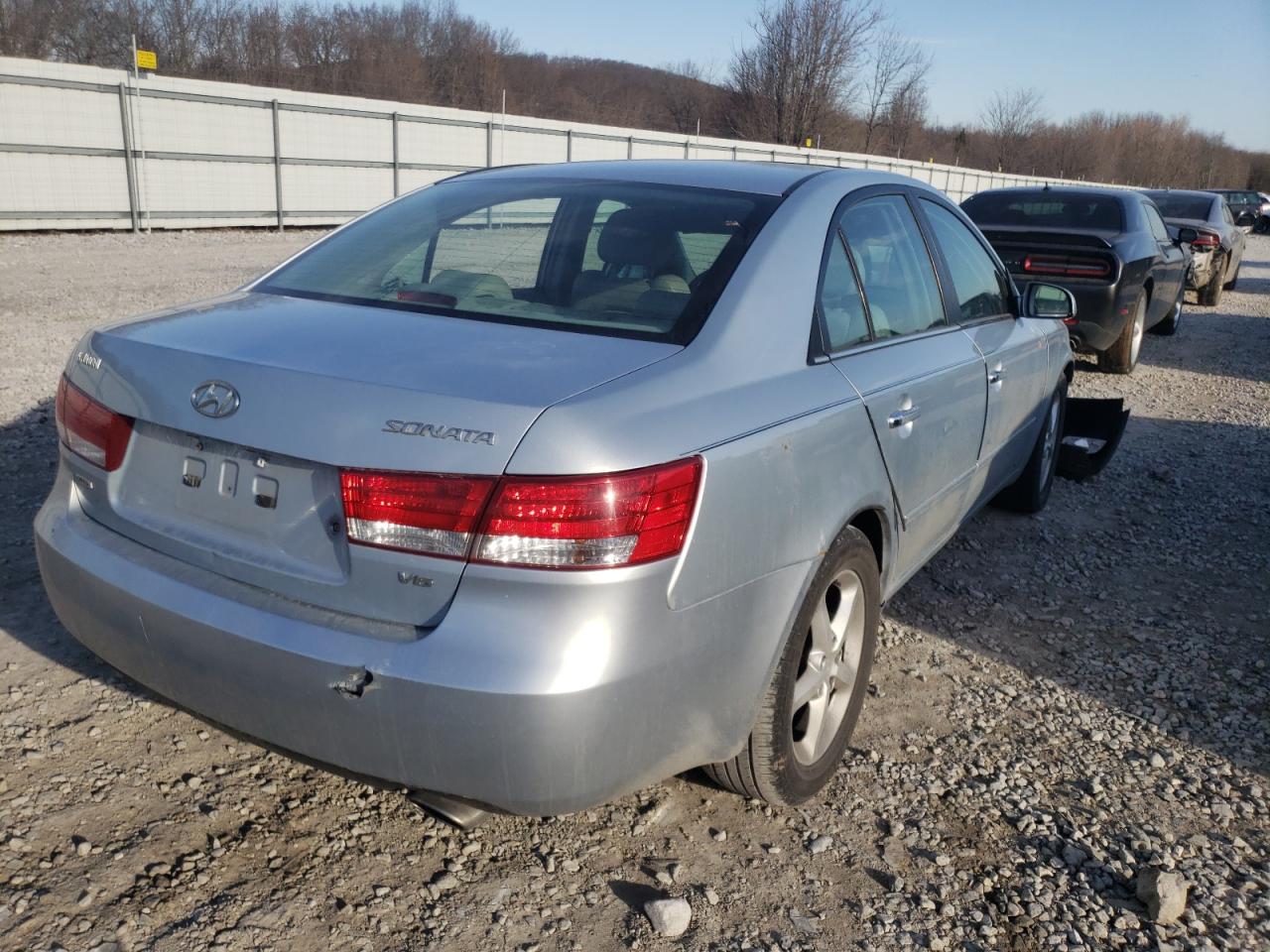 Photo 4 from auction – 2007 HYUNDAI SONATA SE with VIN 5NPEU46F27H212358
