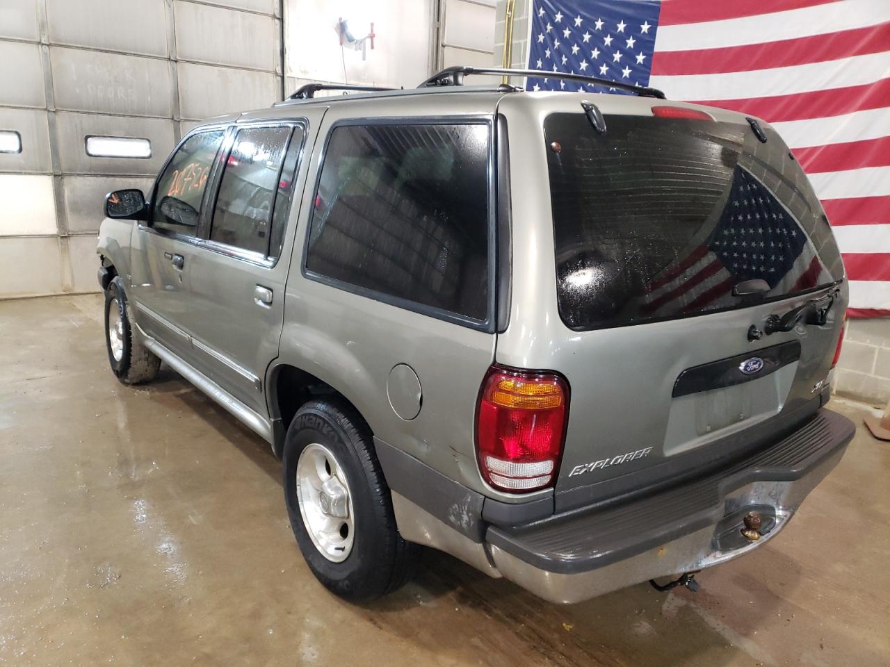 Photo 3 from auction – 2001 FORD EXPLORER X with VIN 1FMZU83P21UB51530
