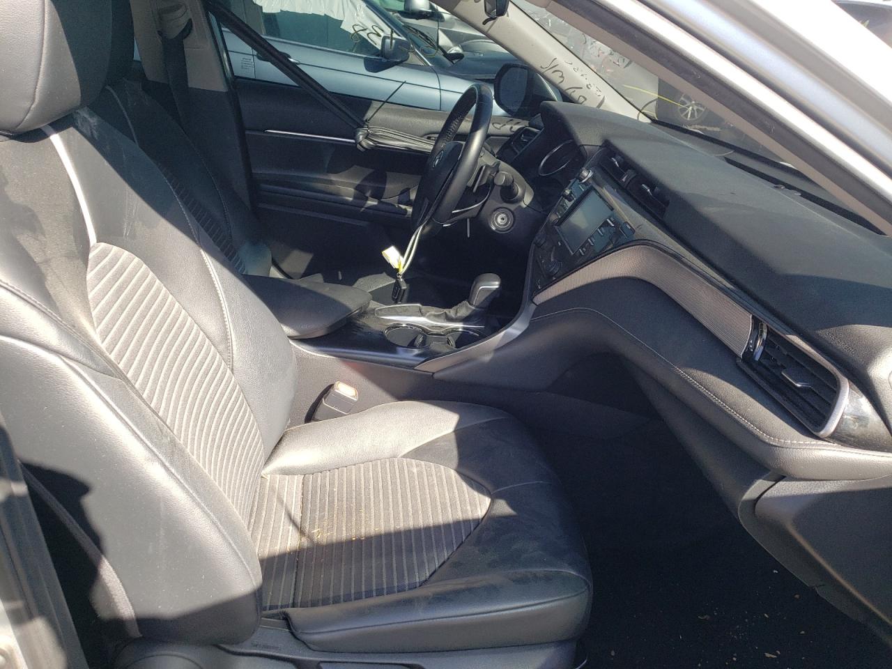 Photo 5 from auction – 2020 TOYOTA CAMRY SE with VIN 4T1G11AK2LU886803