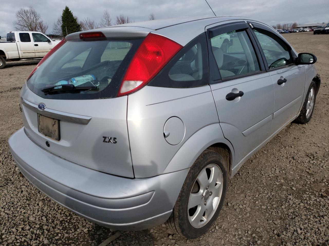 Photo 4 from auction – 2002 FORD FOCUS ZX5 with VIN 3FAFP37392R229857