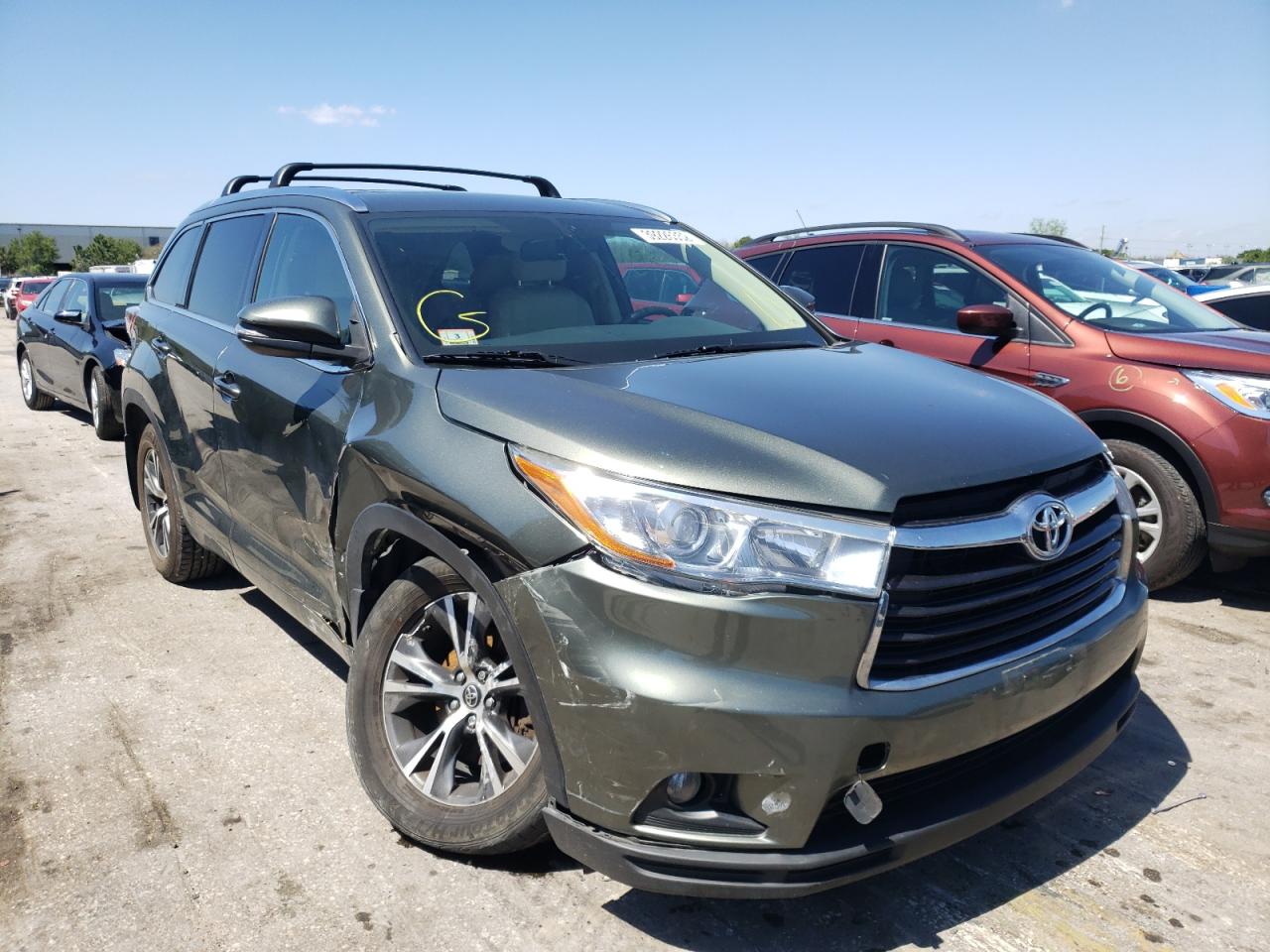 TOYOTA HIGHLANDER 2016 with VIN 5TDJKRFH0GS324542 - Photo from auction