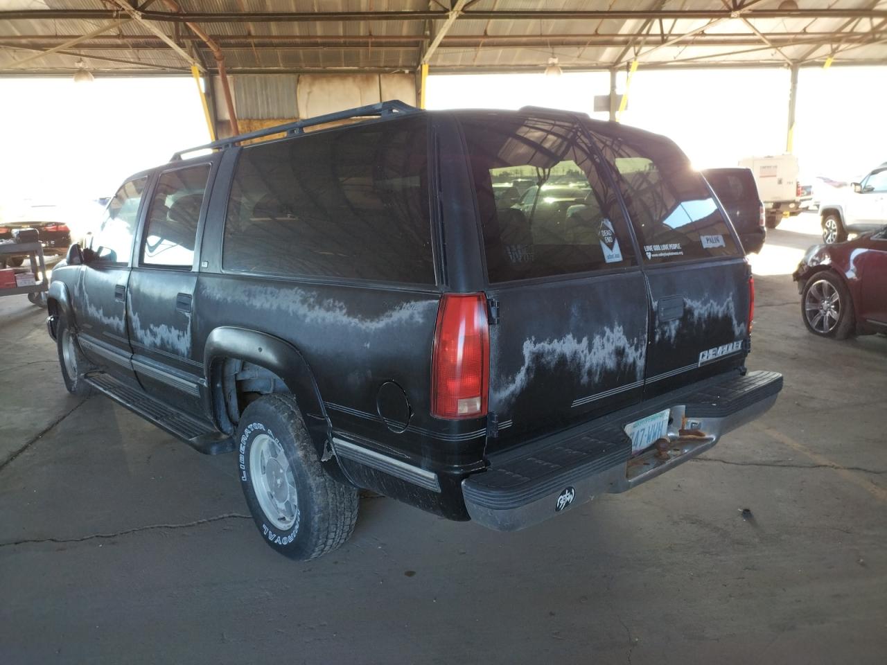 Photo 3 from auction – 1999 CHEVROLET SUBURAN with VIN 1GBEC16R2XJ410008