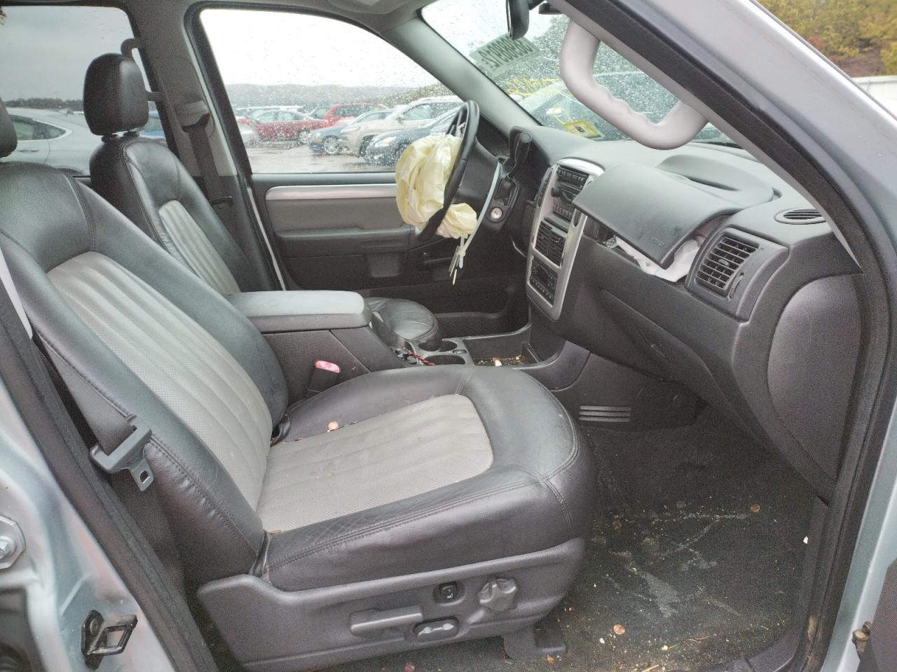 Photo 5 from auction – 2005 MERCURY MOUNTAINEE with VIN 4M2DU86W05UJ15126