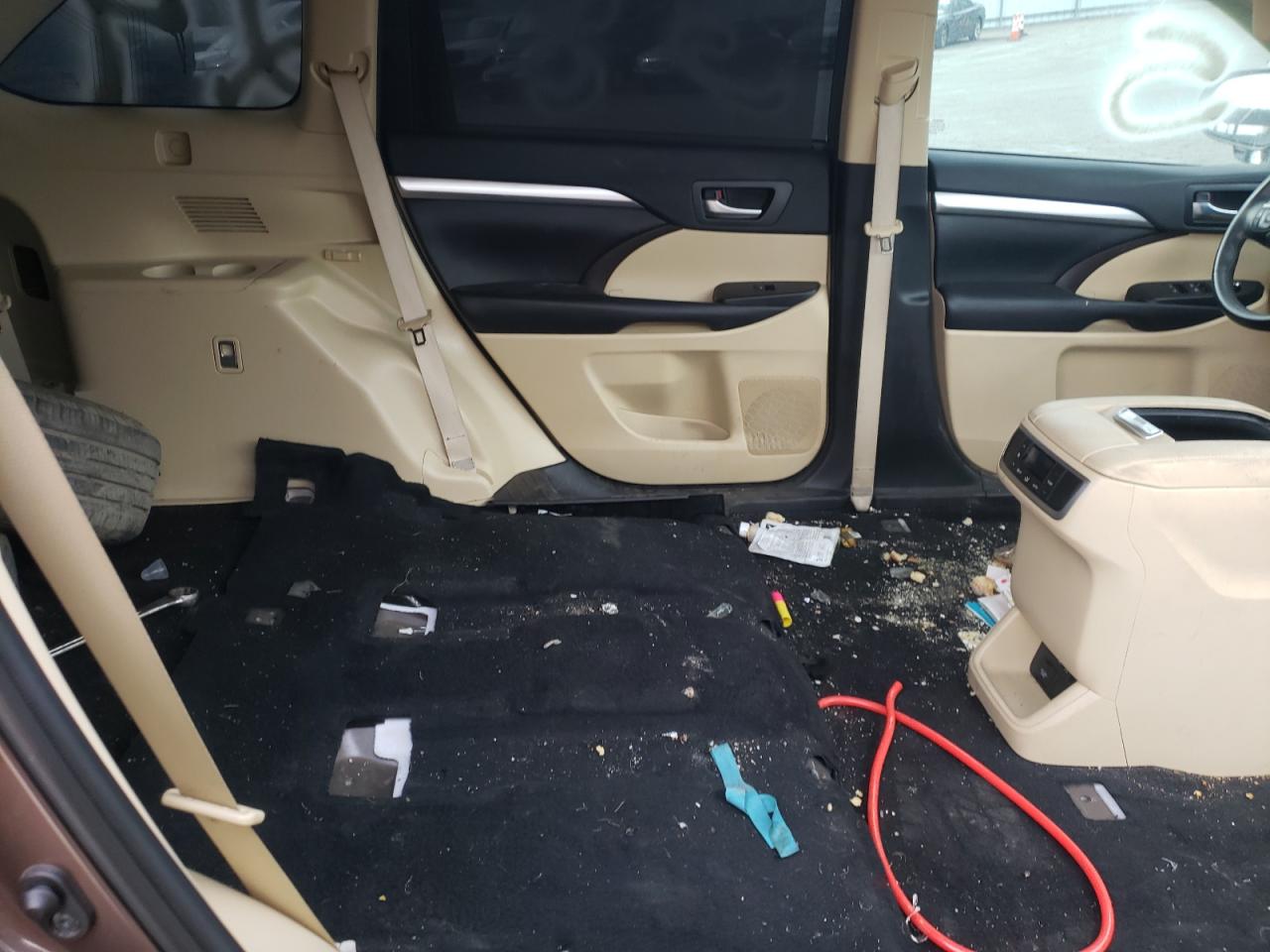 Photo 6 from auction – 2019 TOYOTA HIGHLANDER with VIN 5TDKZRFH4KS337061