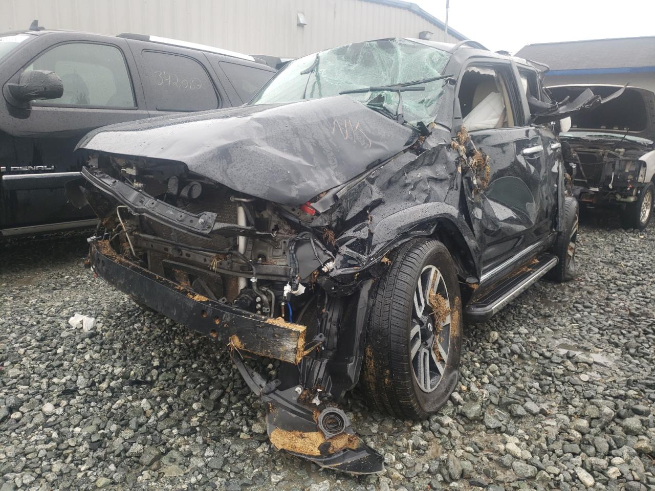 Photo 2 from auction – 2017 TOYOTA 4RUNNER SR with VIN JTEBU5JR2H5423003