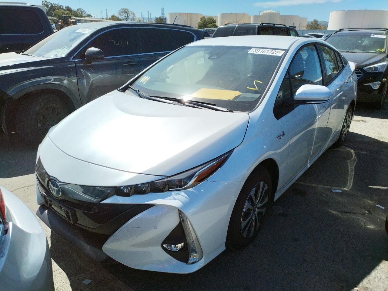 Photo 2 from auction – 2022 TOYOTA PRIUS PRIM with VIN JTDKAMFP4N3207868