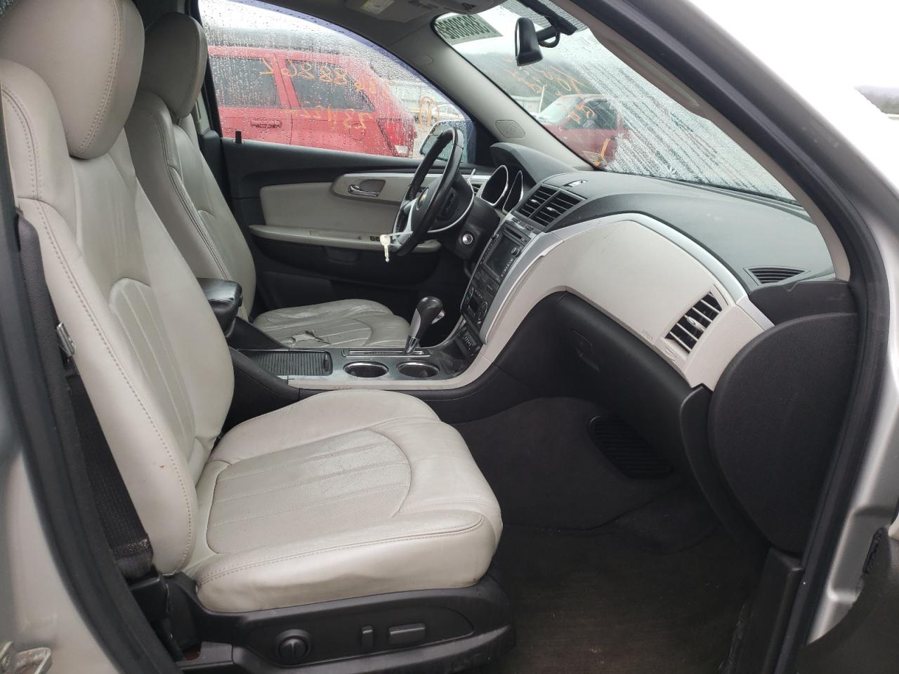Photo 5 from auction – 2011 CHEVROLET TRAVERSE L with VIN 1GNKVLED8BJ408080