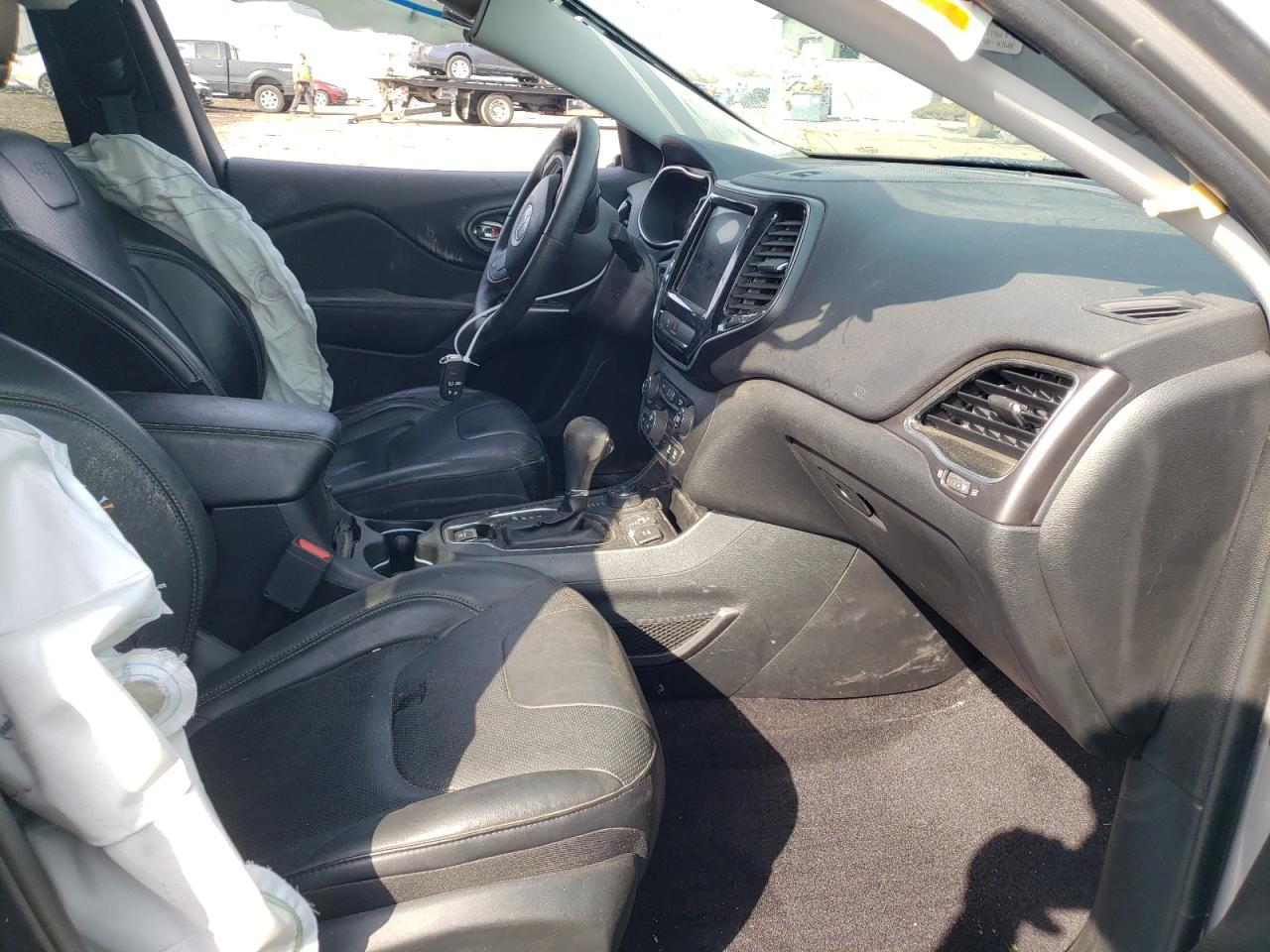Photo 5 from auction – 2019 JEEP CHEROKEE L with VIN 1C4PJMDN4KD130786
