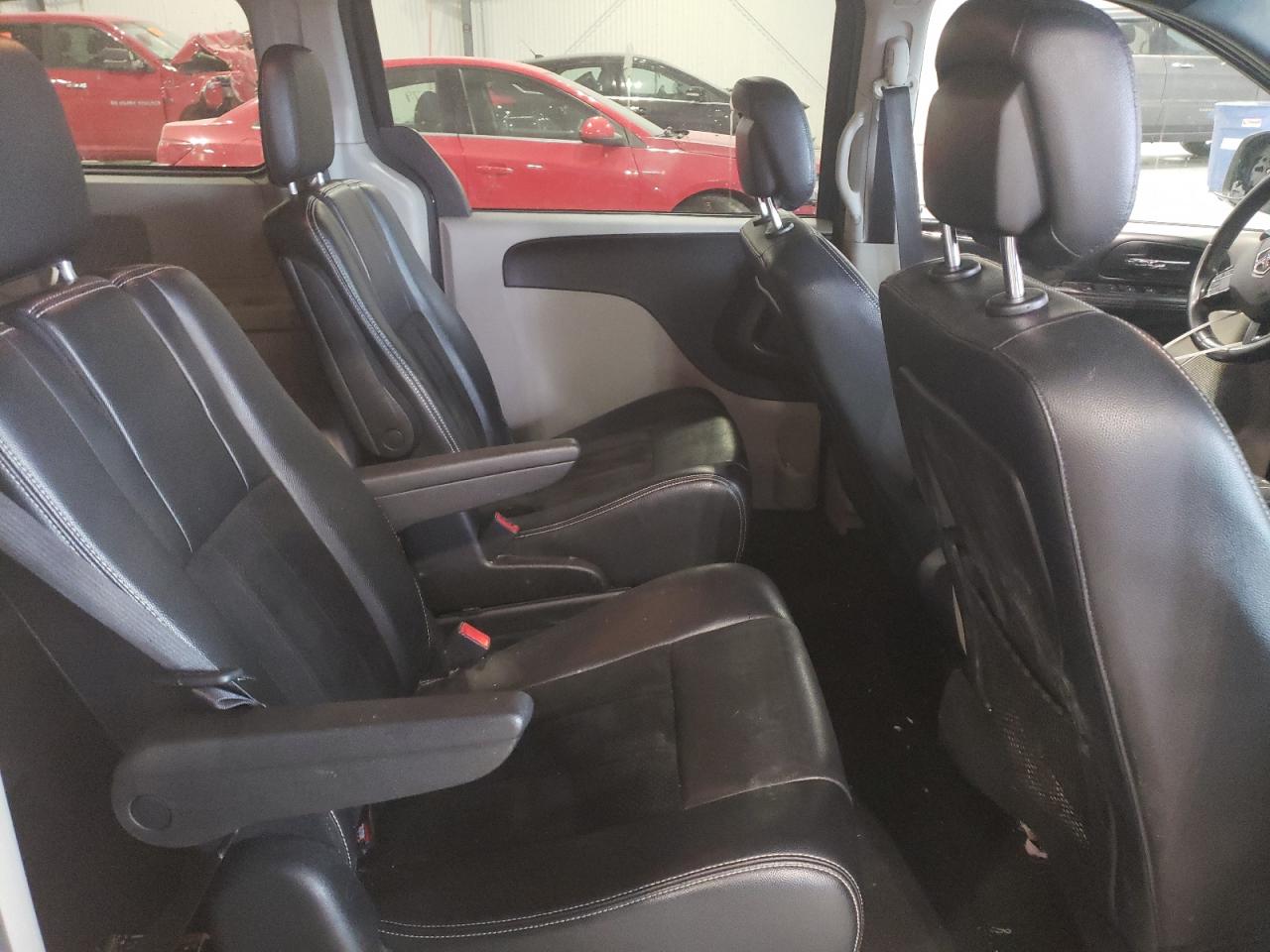 Photo 6 from auction – 2017 DODGE GRAND CARA with VIN 2C4RDGCG6HR580188