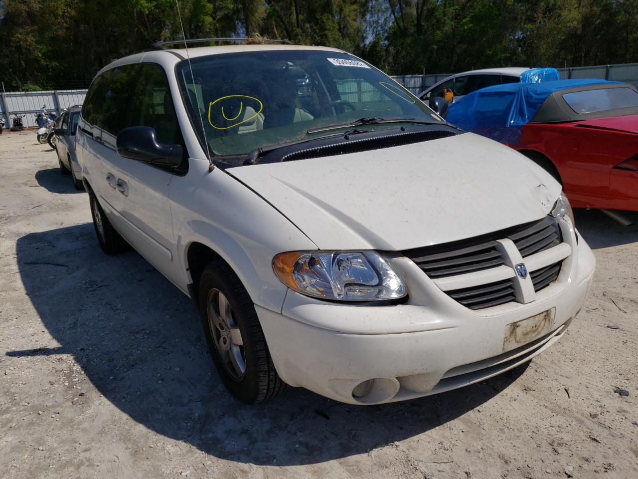 DODGE GRAND CARA 2005 with VIN 2D8GP44L65R241064 - Photo from auction