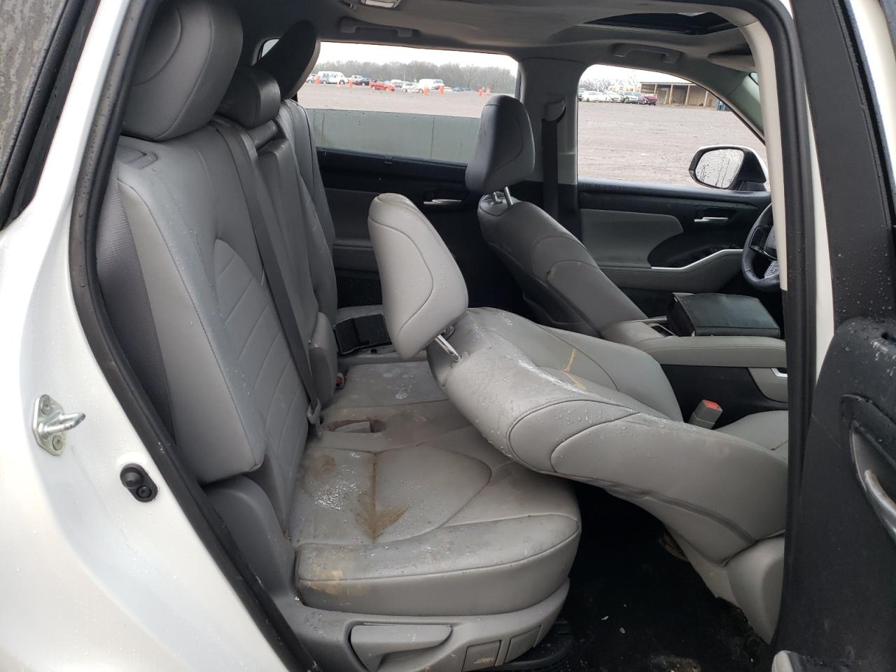 Photo 6 from auction – 2020 TOYOTA HIGHLANDER with VIN 5TDHBRCH7LS511144