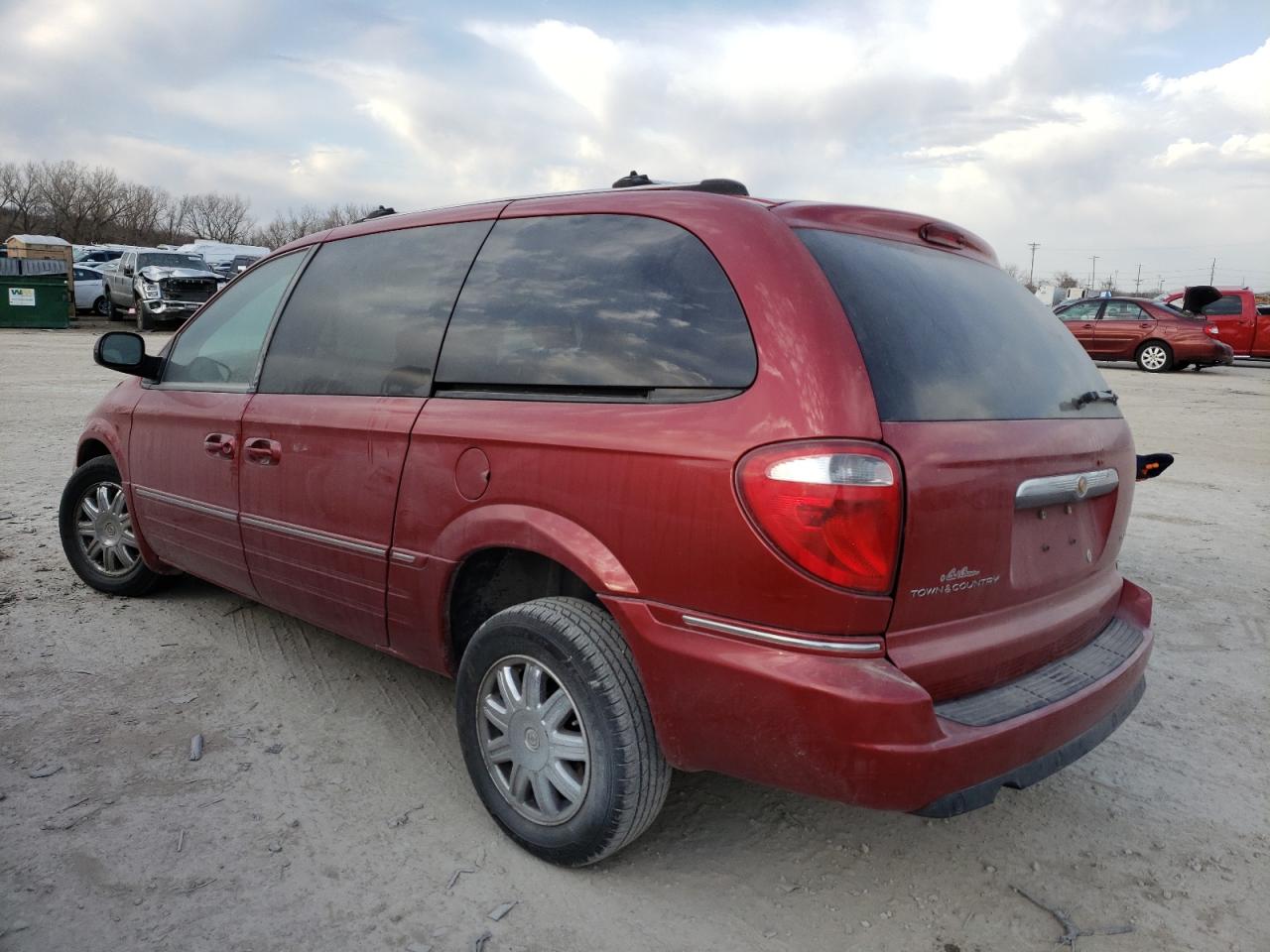 Photo 3 from auction – 2005 CHRYSLER TOWN & COU with VIN 2C8GP64L65R445291