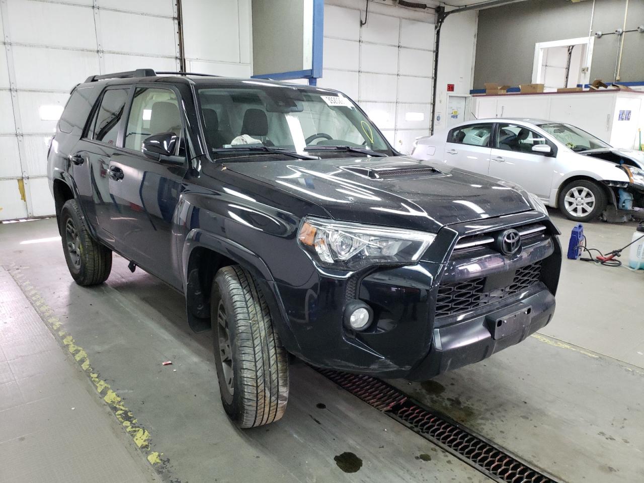 TOYOTA 4RUNNER SR 2020 with VIN JTEBU5JR0L5835803 - Photo from auction