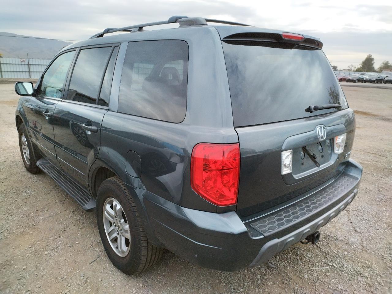 Photo 3 from auction – 2005 HONDA PILOT EXL with VIN 2HKYF18555H547492