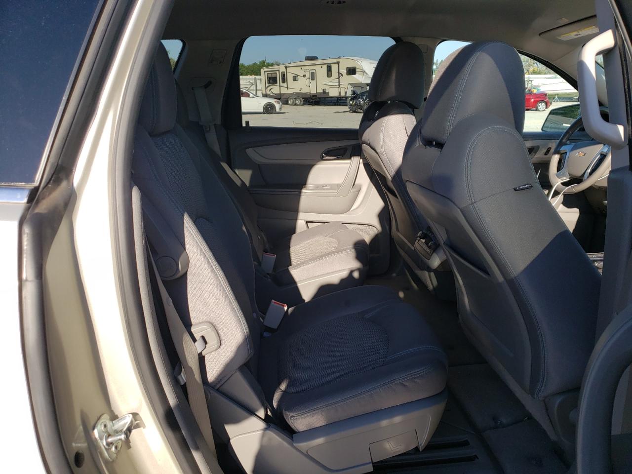 Photo 6 from auction – 2016 CHEVROLET TRAVERSE L with VIN 1GNKRHKD4GJ215146