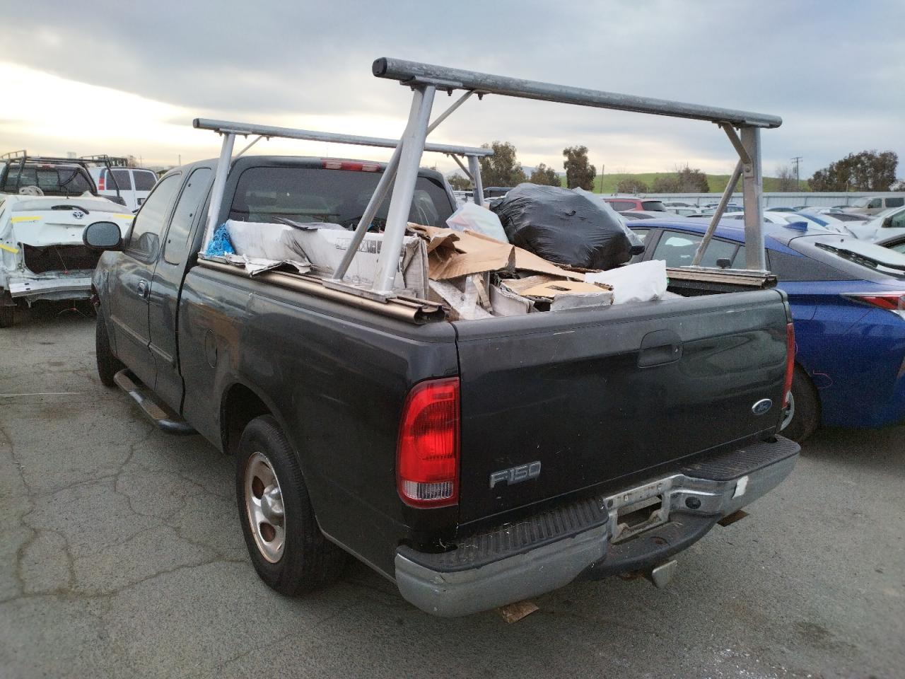 Photo 3 from auction – 2001 FORD F150 with VIN 1FTRX17W91NB03814