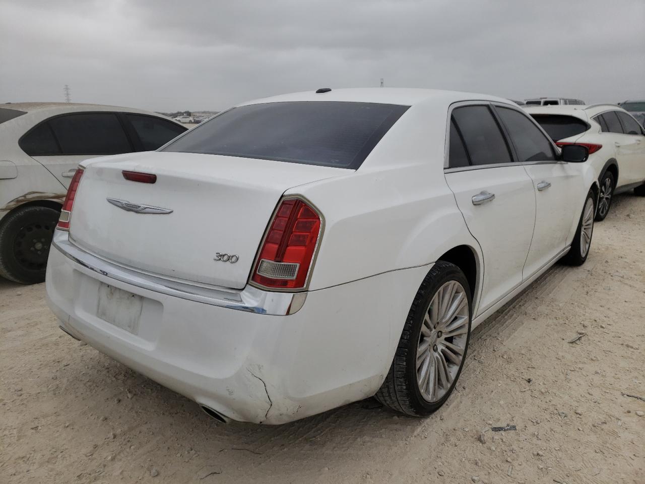 Photo 4 from auction – 2011 CHRYSLER 300 LIMITE with VIN 2C3CA5CG1BH580152