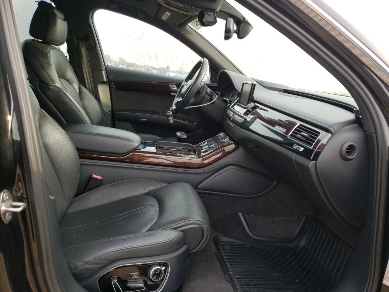 Photo 5 from auction – 2015 AUDI A8 L QUATT with VIN WAU32AFD8FN018567