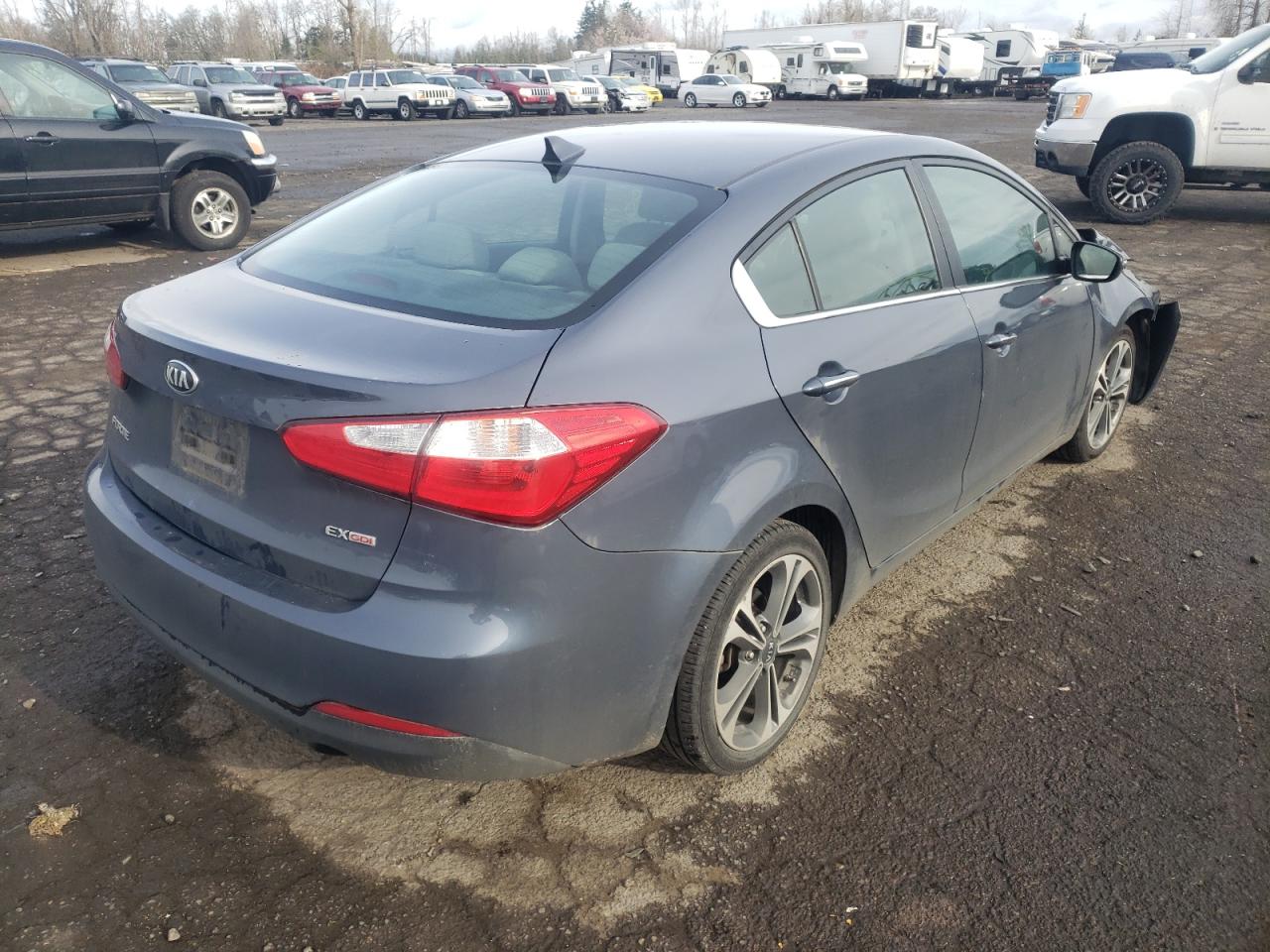 Foto 4 de la subasta – 2015 KIA FORTE EX con VIN KNAFX4A85F5371245