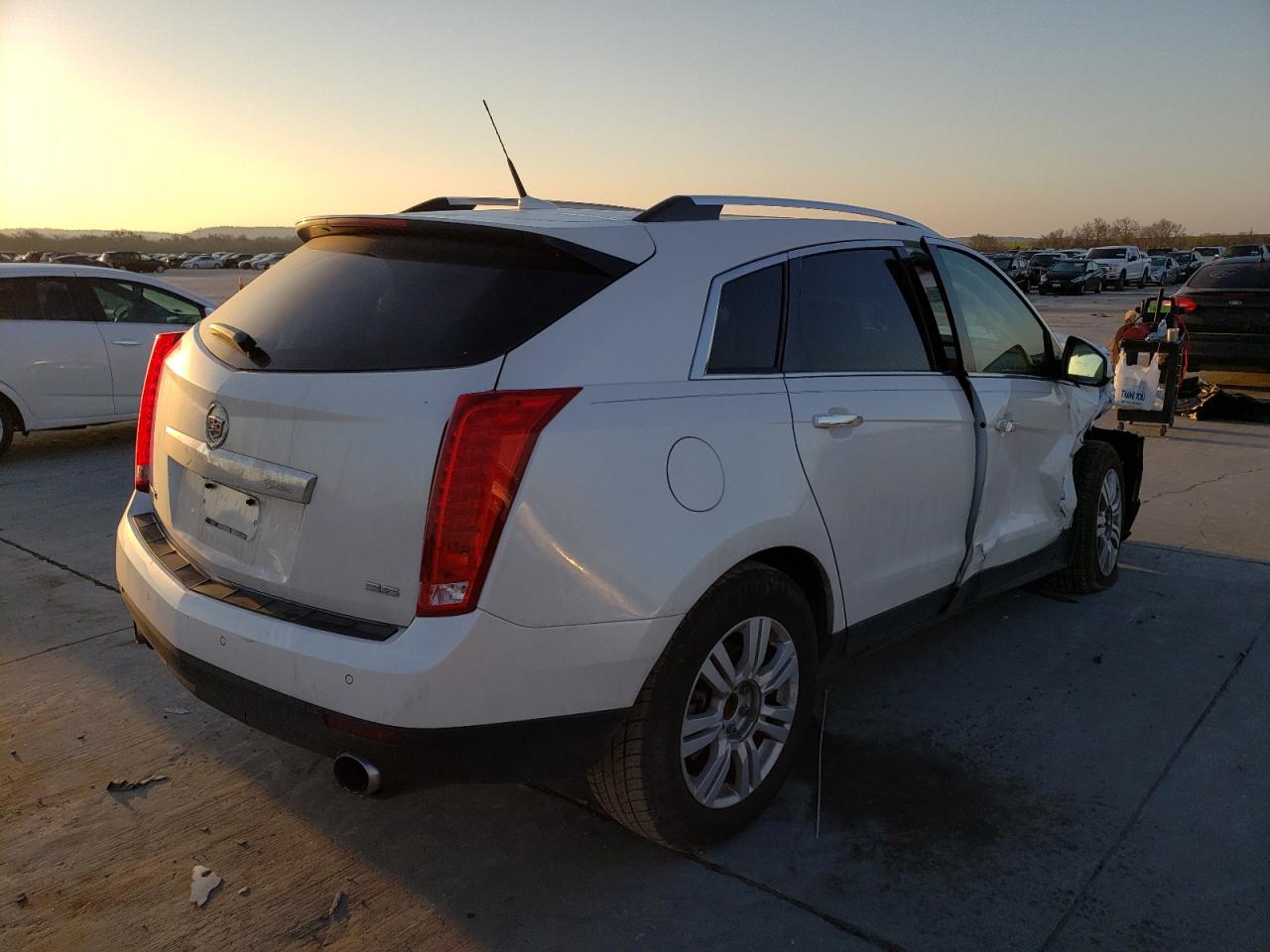 Photo 4 from auction – 2012 CADILLAC SRX LUXURY with VIN 3GYFNAE34CS623469