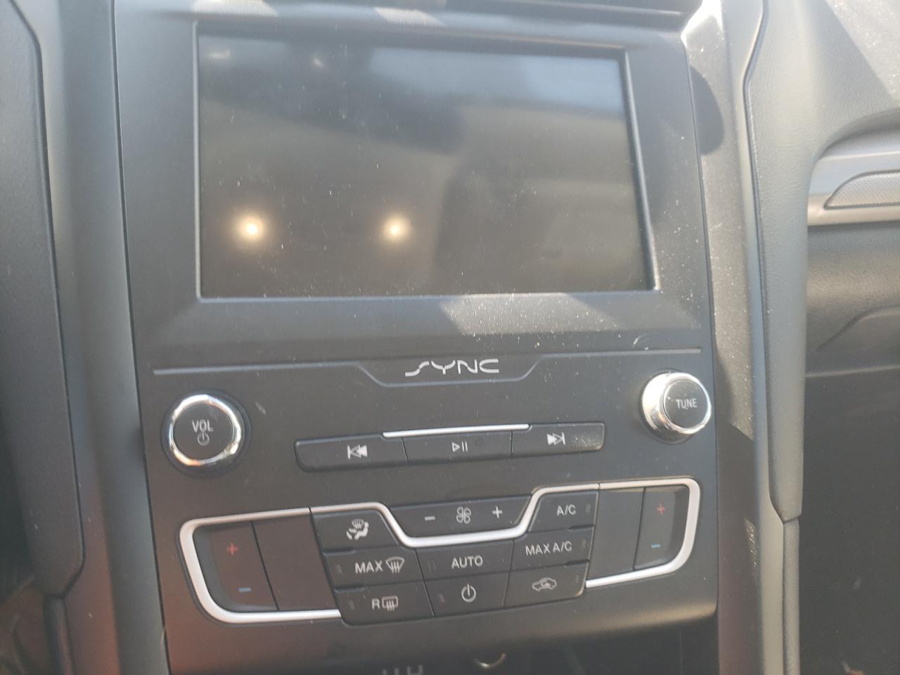 Photo 9 from auction – 2020 FORD FUSION SE with VIN 3FA6P0HD5LR258473