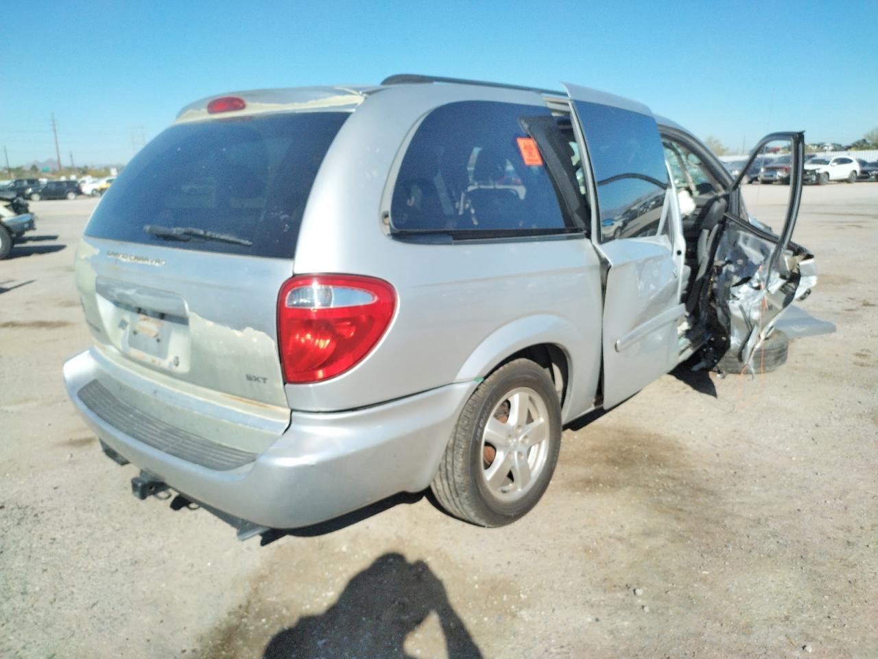 Photo 4 from auction – 2007 DODGE GRAND CARA with VIN 2D4GP44L77R194535