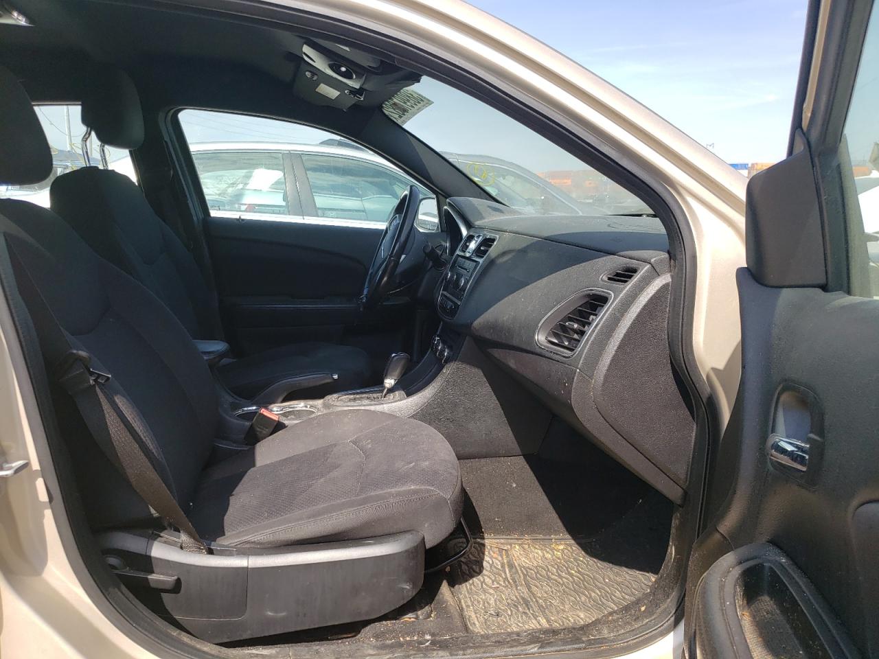 Photo 5 from auction – 2013 CHRYSLER 200 TOURIN with VIN 1C3CCBBB9DN574737