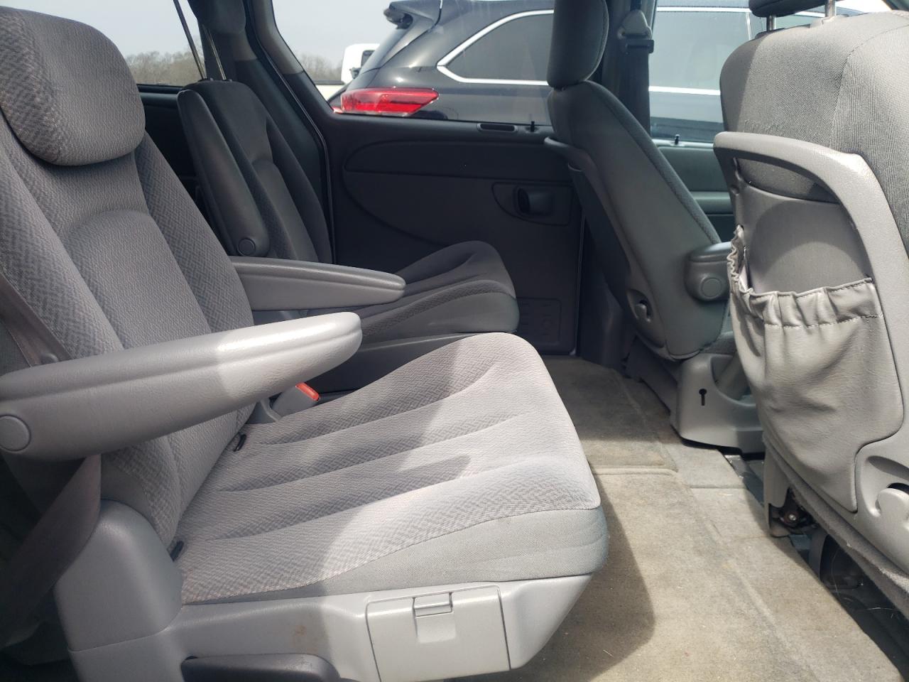 Photo 6 from auction – 2005 DODGE GRAND CARA with VIN 2D4GP44L85R443034