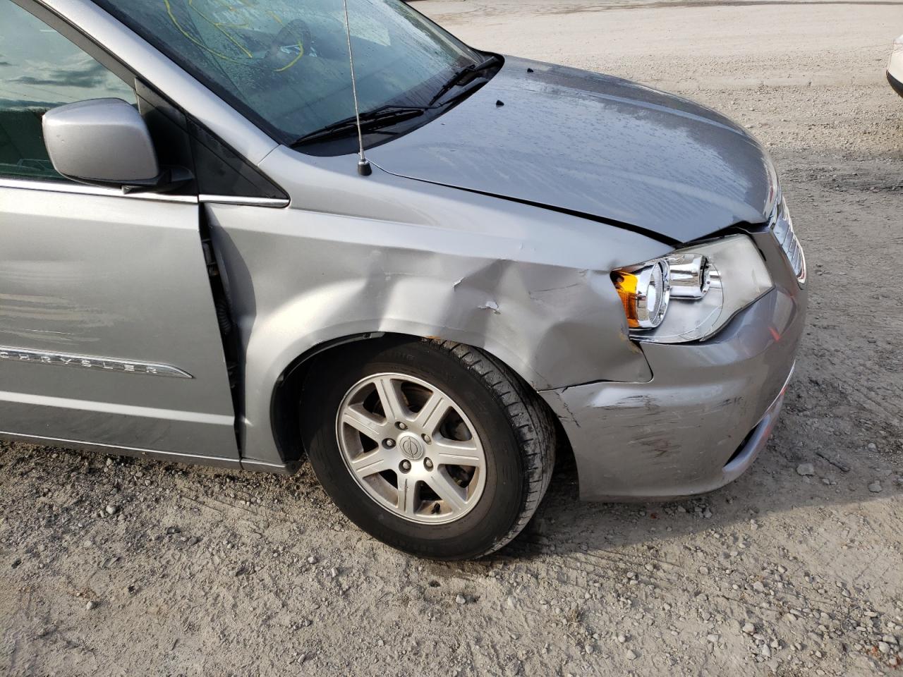 Photo 9 from auction – 2013 CHRYSLER TOWN & COU with VIN 2C4RC1BG4DR555110