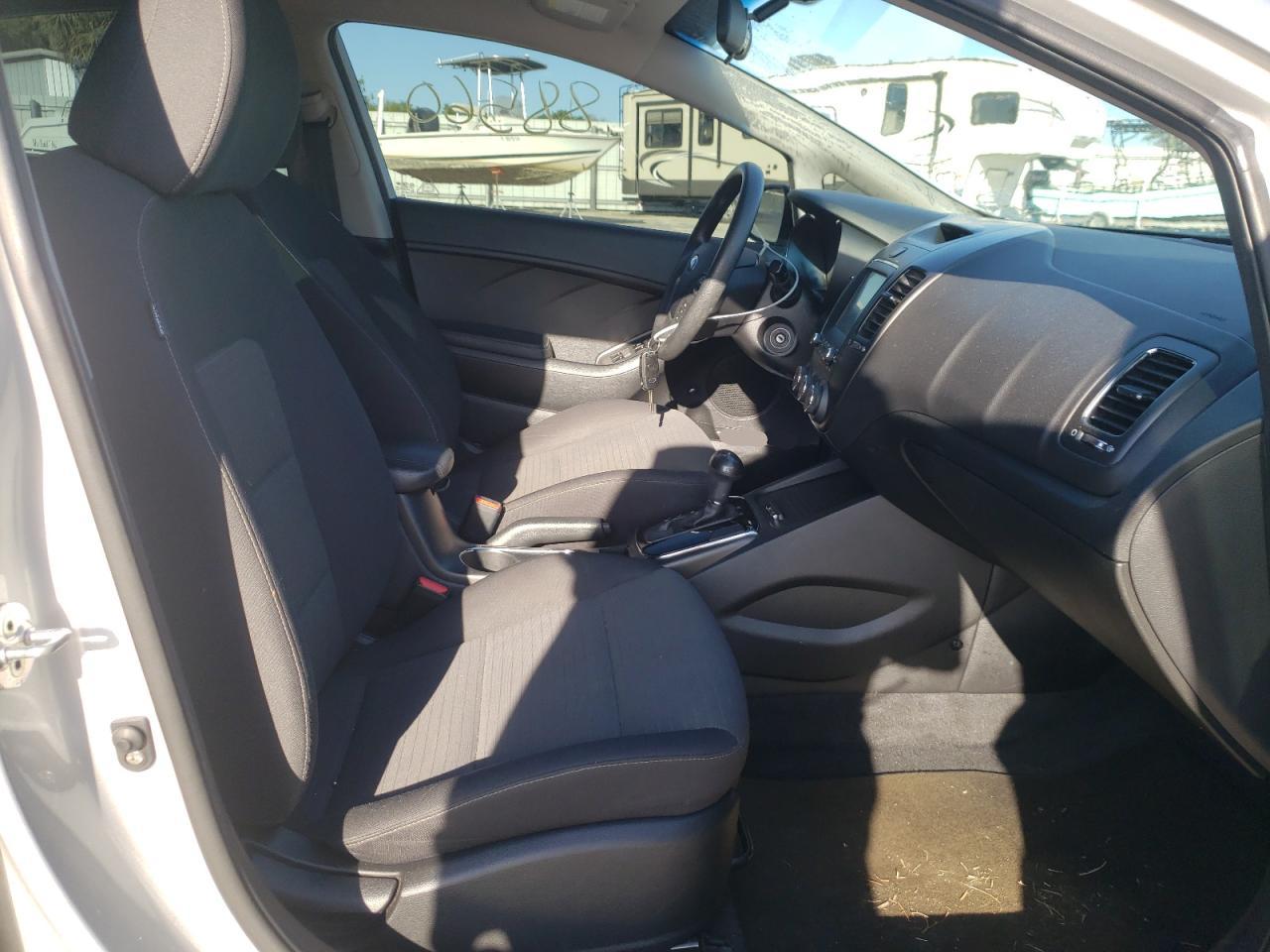 Photo 5 from auction – 2018 KIA FORTE LX with VIN 3KPFL4A79JE198087