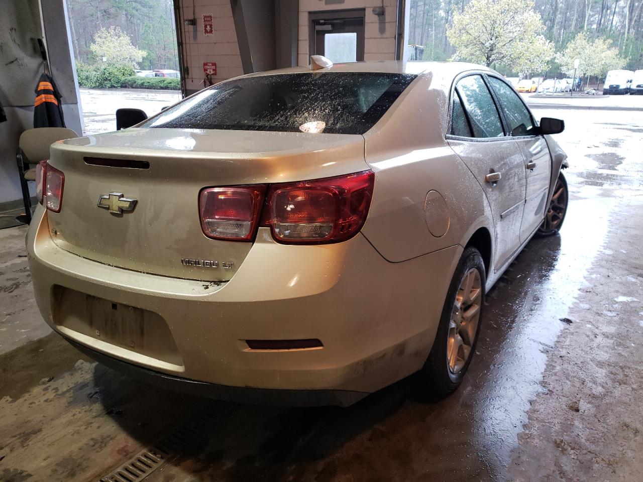 Photo 4 from auction – 2015 CHEVROLET MALIBU 1LT with VIN 1G11C5SL0FF353451