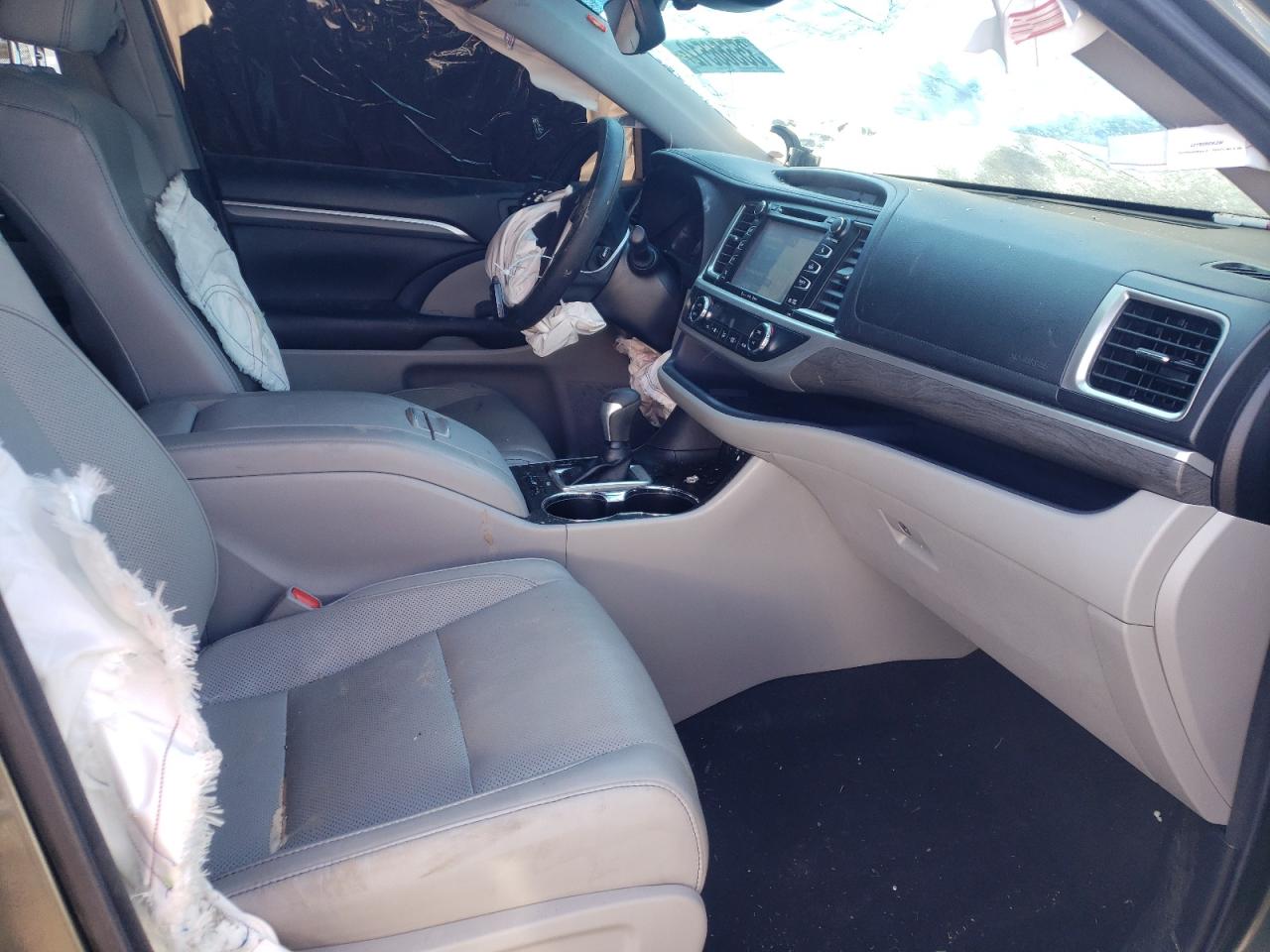 Photo 5 from auction – 2018 TOYOTA HIGHLANDER with VIN 5TDDZRFH7JS882596