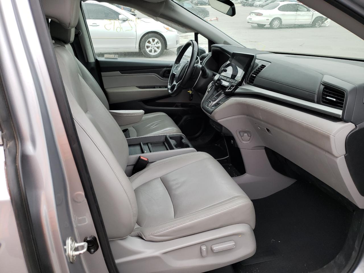 Photo 5 from auction – 2018 HONDA ODYSSEY EX with VIN 5FNRL6H71JB073142